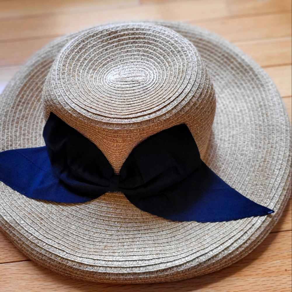 High Quality Stylish Straw‎ Hat with Awesome Black Bow. Perfection!